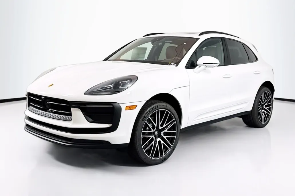 2025 Porsche Macan T photo 1