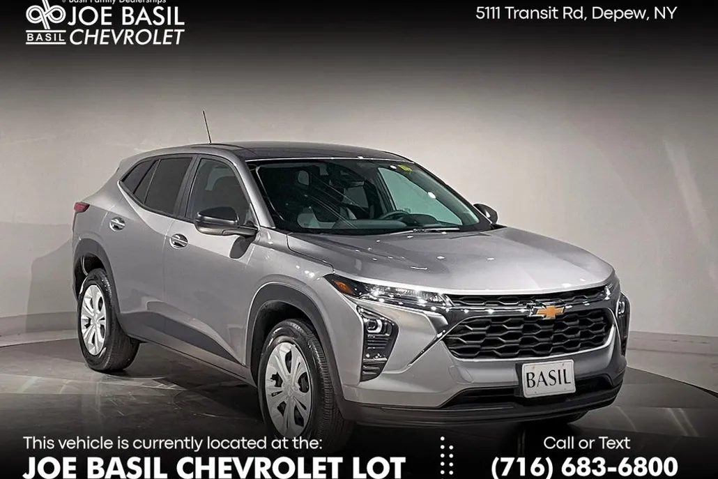 2024 Chevrolet Trax LS photo 1