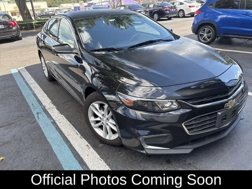 2017 Chevrolet Malibu 1LT photo 1