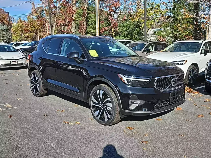 2025 Volvo XC40 Plus photo 1