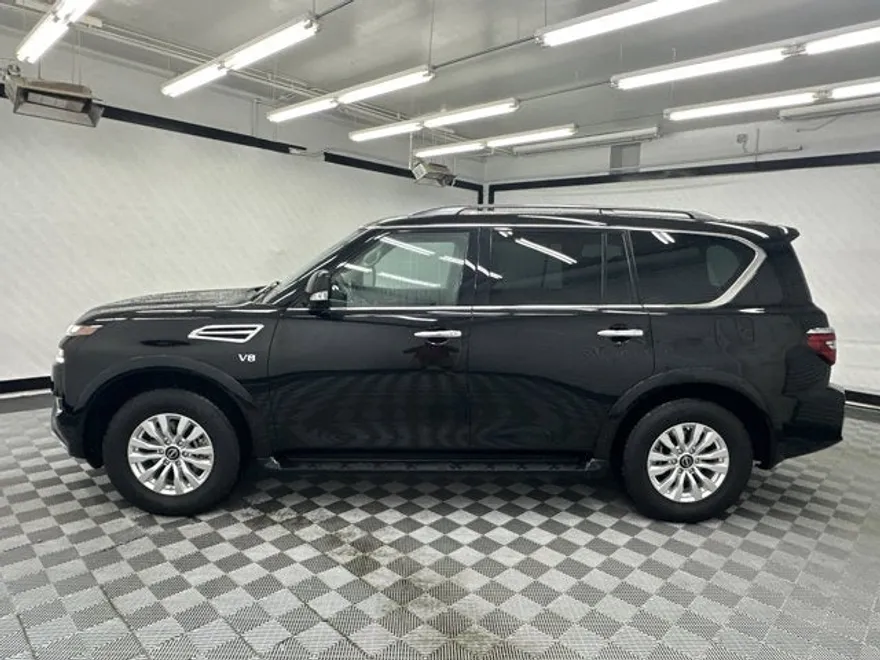 2022 Nissan Armada SV photo 1