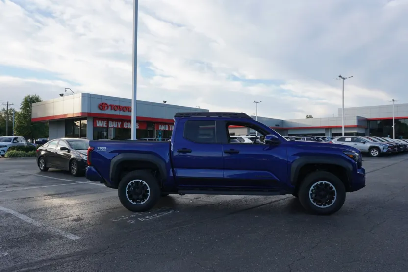 2024 Toyota Tacoma 4x4 TRD photo 1
