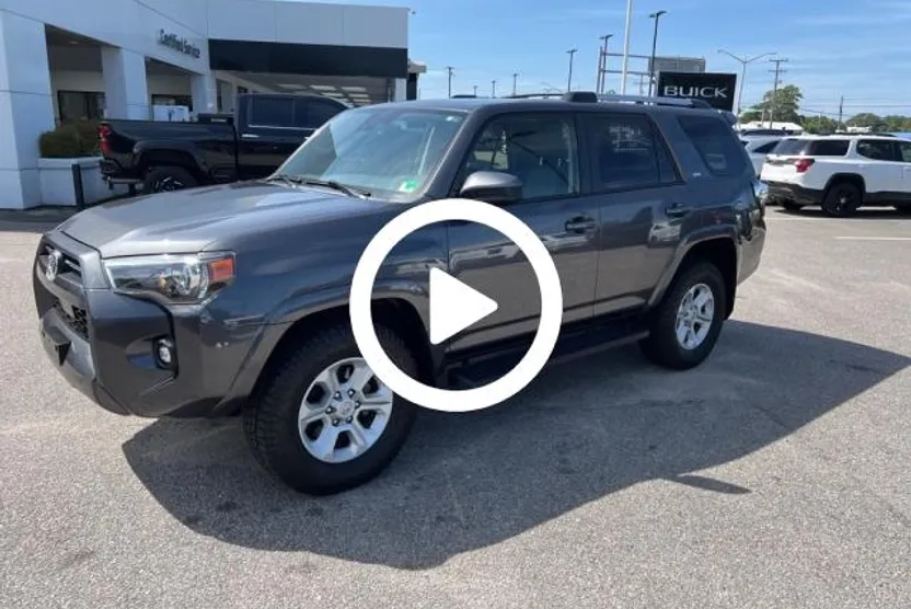 2022 Toyota 4Runner SR5 photo 1
