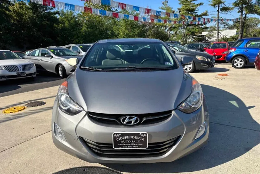 2011 Hyundai Elantra Limited photo 1