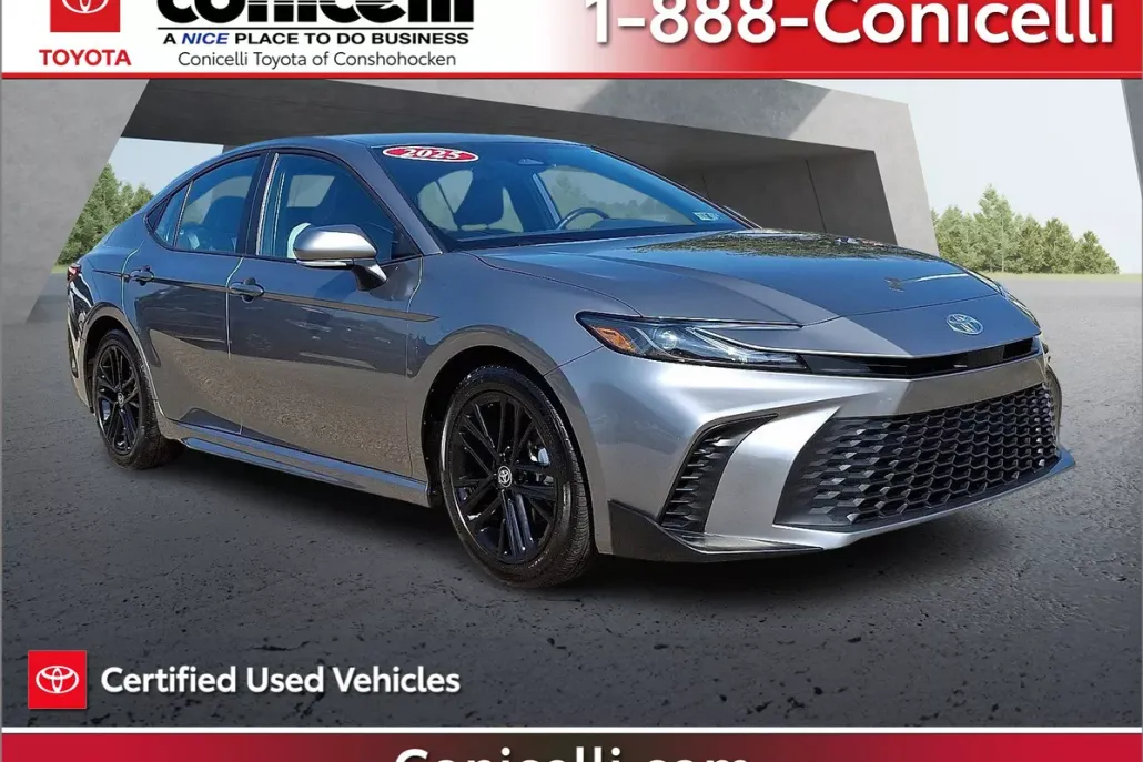 2025 Toyota Camry SE photo 1
