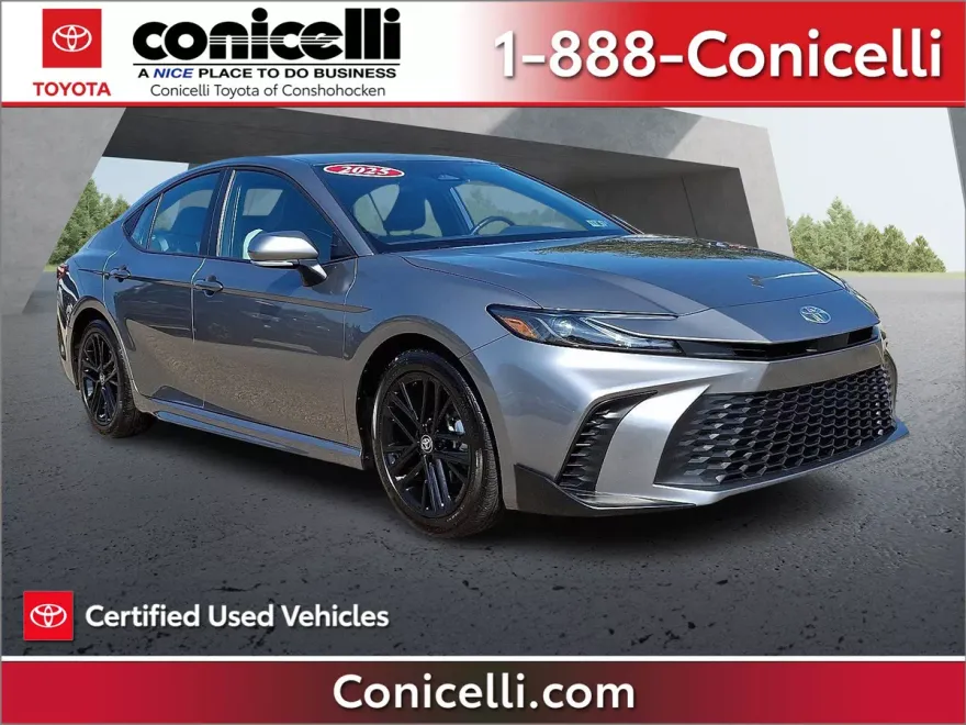 2025 Toyota Camry SE photo 1