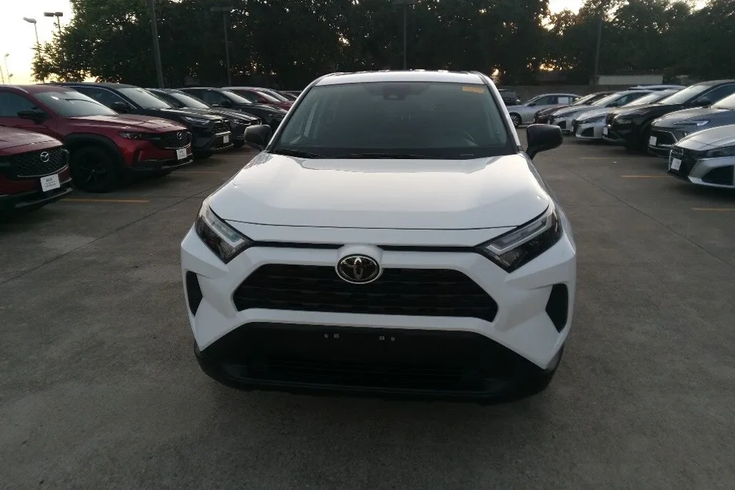 2025 Toyota RAV4 LE photo 1