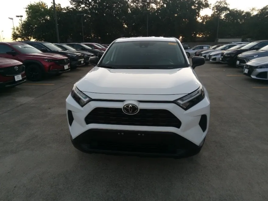 2025 Toyota RAV4 LE photo 1