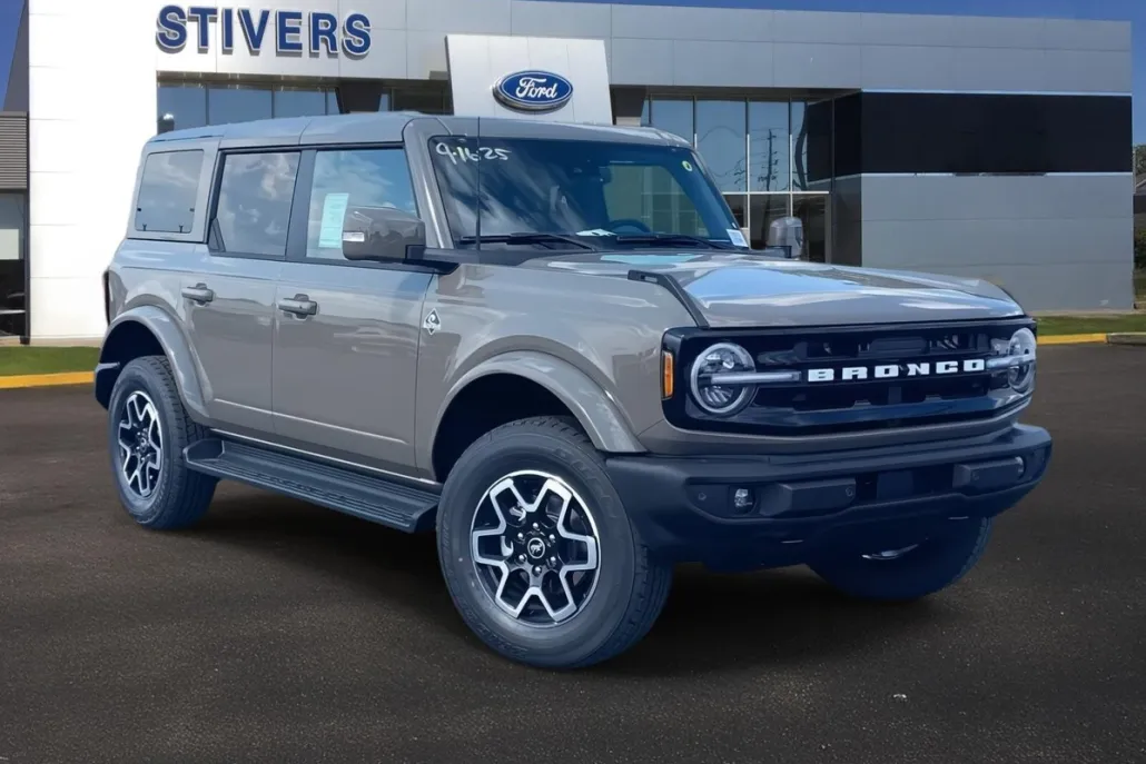 2025 Ford Bronco Outer Banks photo 1