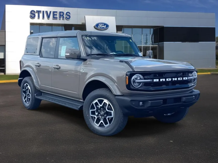 2025 Ford Bronco Outer Banks photo 1