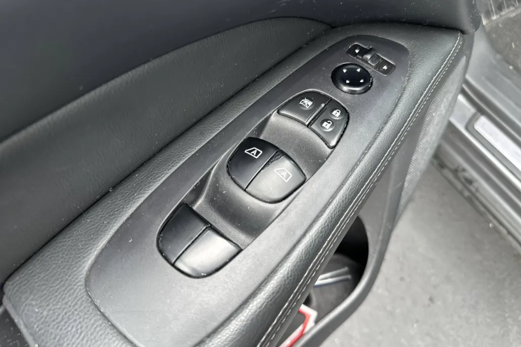 2016 Nissan Pathfinder Platinum photo 1