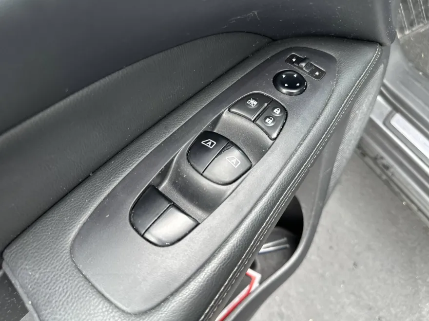 2016 Nissan Pathfinder Platinum photo 1