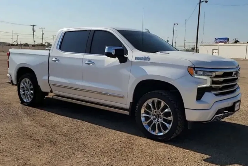 2023 Chevrolet Silverado 1500 High Country photo 1