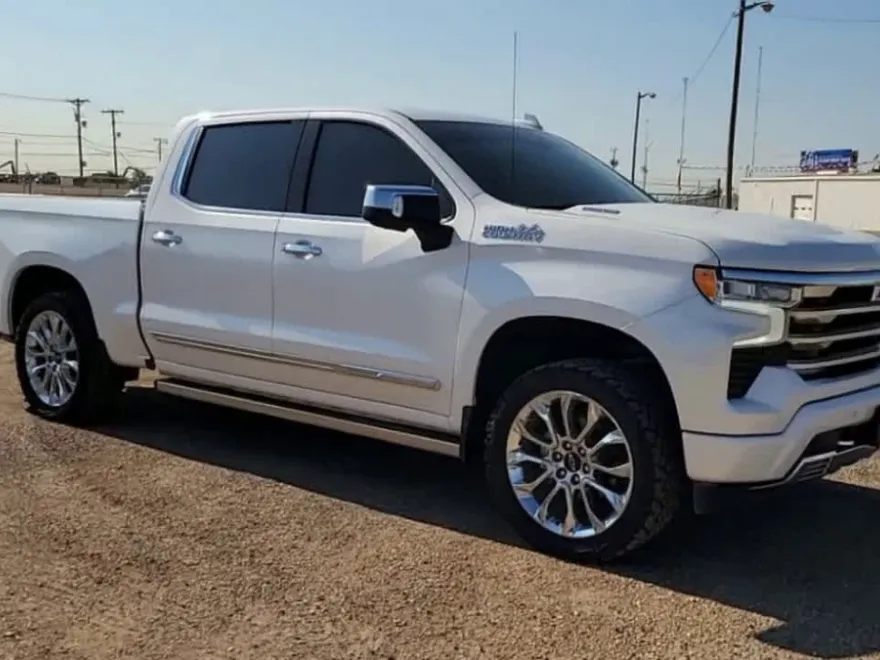 2023 Chevrolet Silverado 1500 High Country photo 1