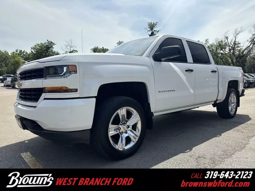 2018 Chevrolet Silverado 1500 Custom photo 1
