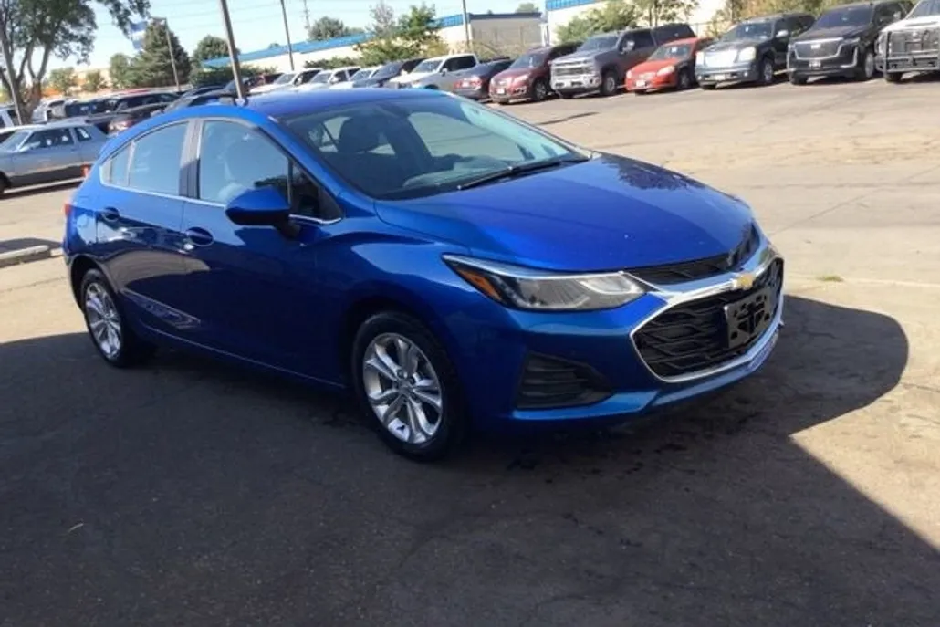 2019 Chevrolet Cruze LT photo 1