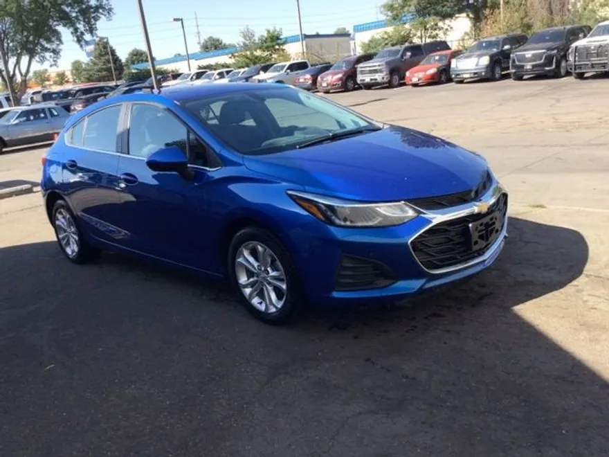 2019 Chevrolet Cruze LT photo 1