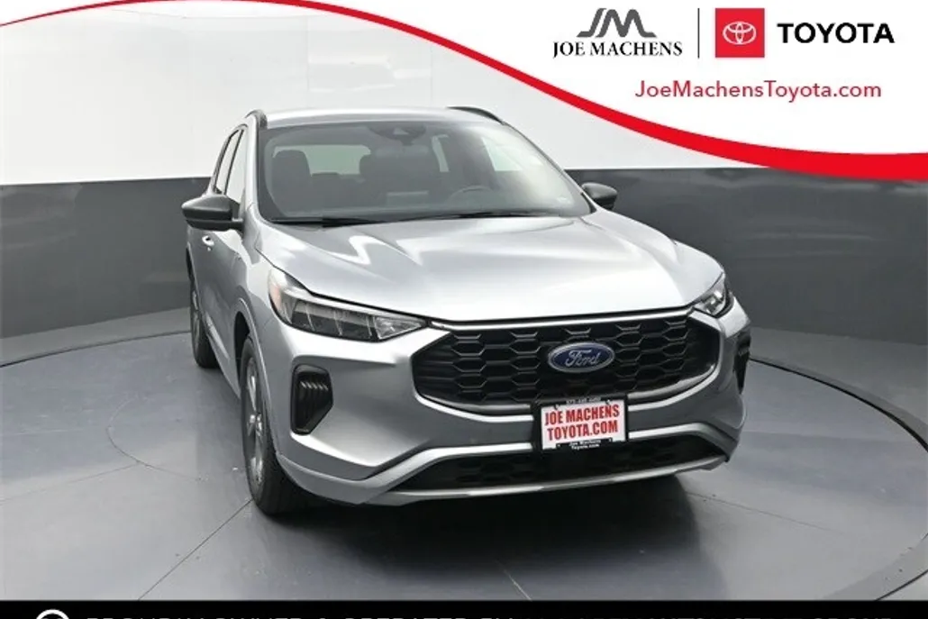 2024 Ford Escape ST-Line photo 1