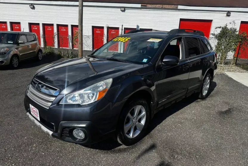 2013 Subaru Outback 3.6R Limited photo 1