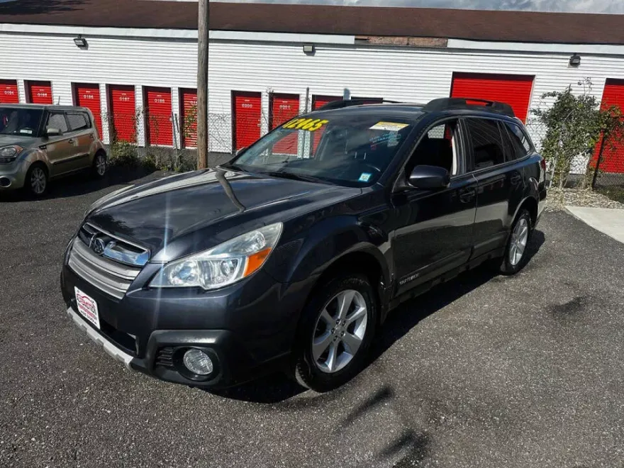 2013 Subaru Outback 3.6R Limited photo 1