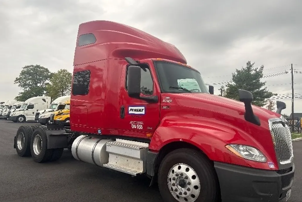 2022 International LT625 LT photo 1