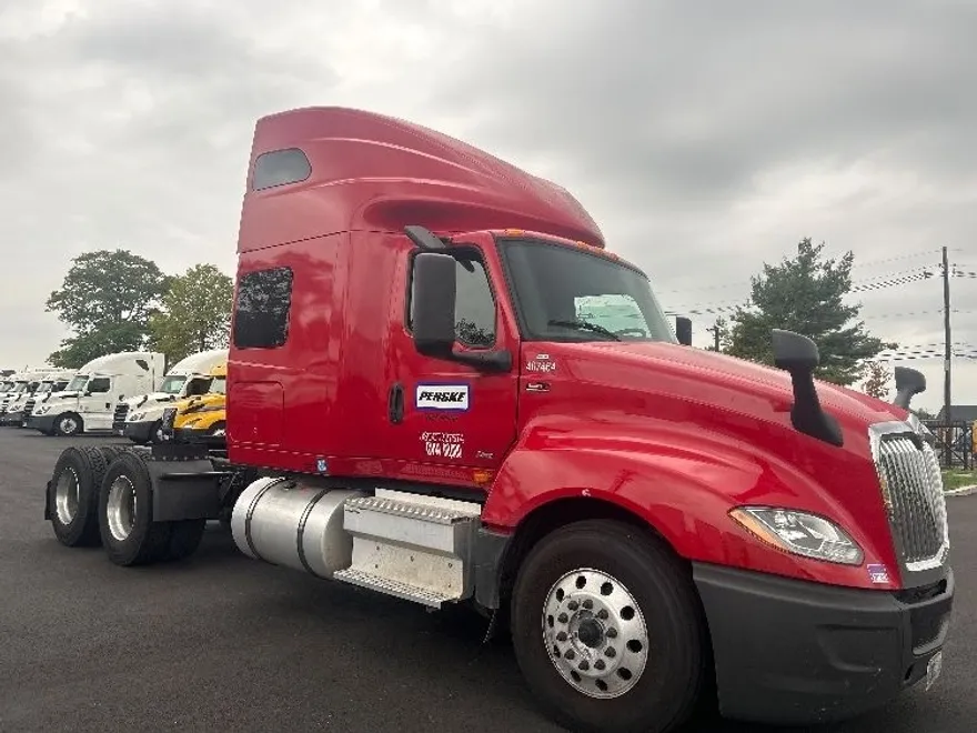 2022 International LT625 LT photo 1