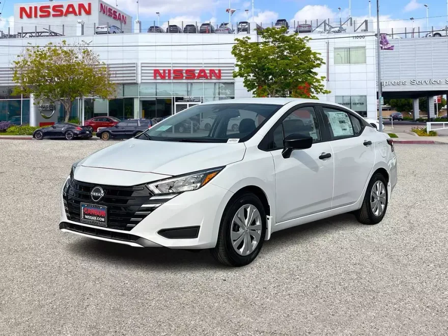 2025 Nissan Versa 1.6 S photo 1