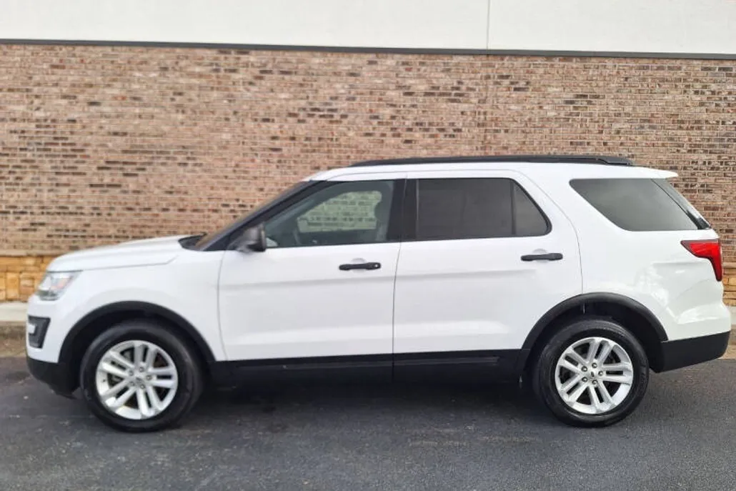 2016 Ford Explorer Base photo 1