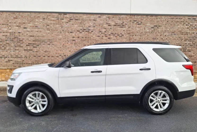 2016 Ford Explorer Base photo 1