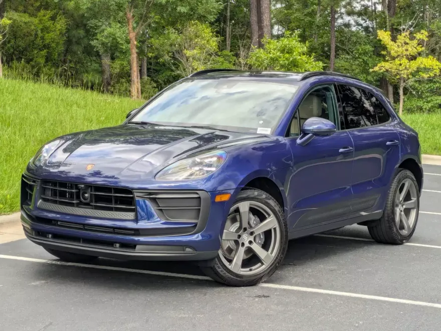 2026 Porsche Macan T photo 1