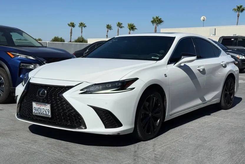 2024 Lexus ES 300h F SPORT Design photo 1