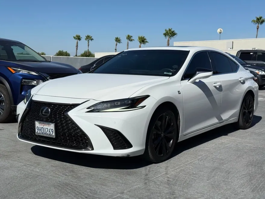 2024 Lexus ES 300h F SPORT Design photo 1