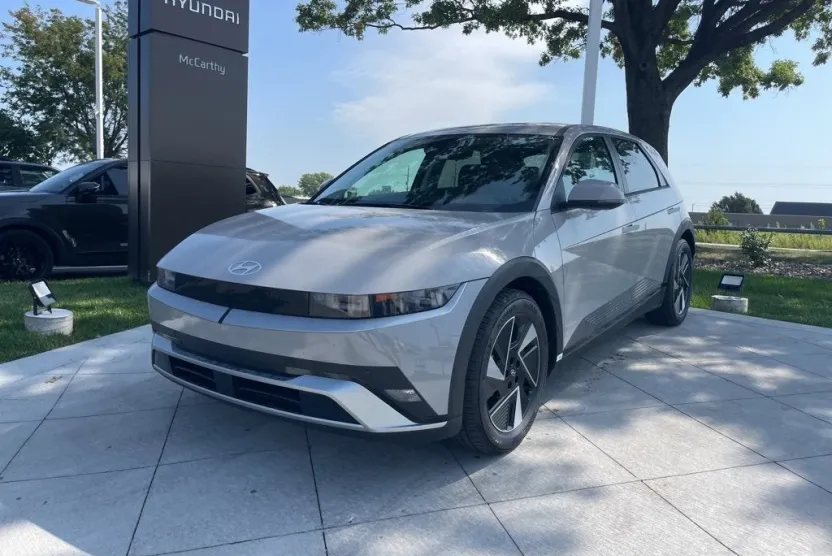 2025 Hyundai Ioniq 5 SE photo 1