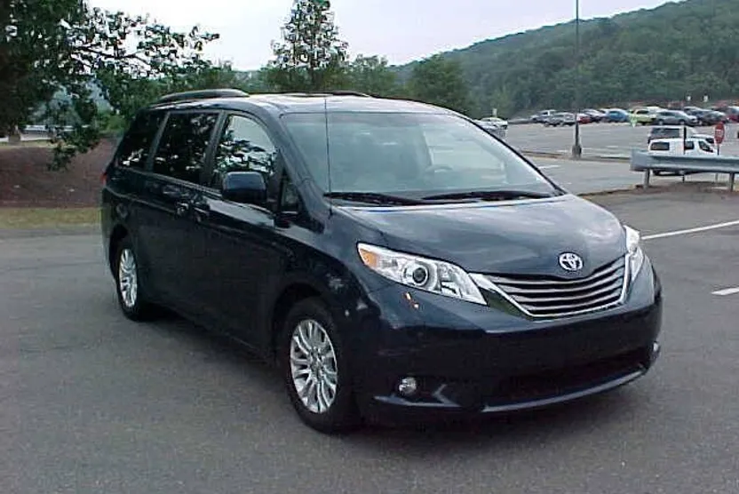 2012 Toyota Sienna XLE photo 1