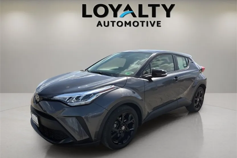 2022 Toyota C-HR XLE photo 1