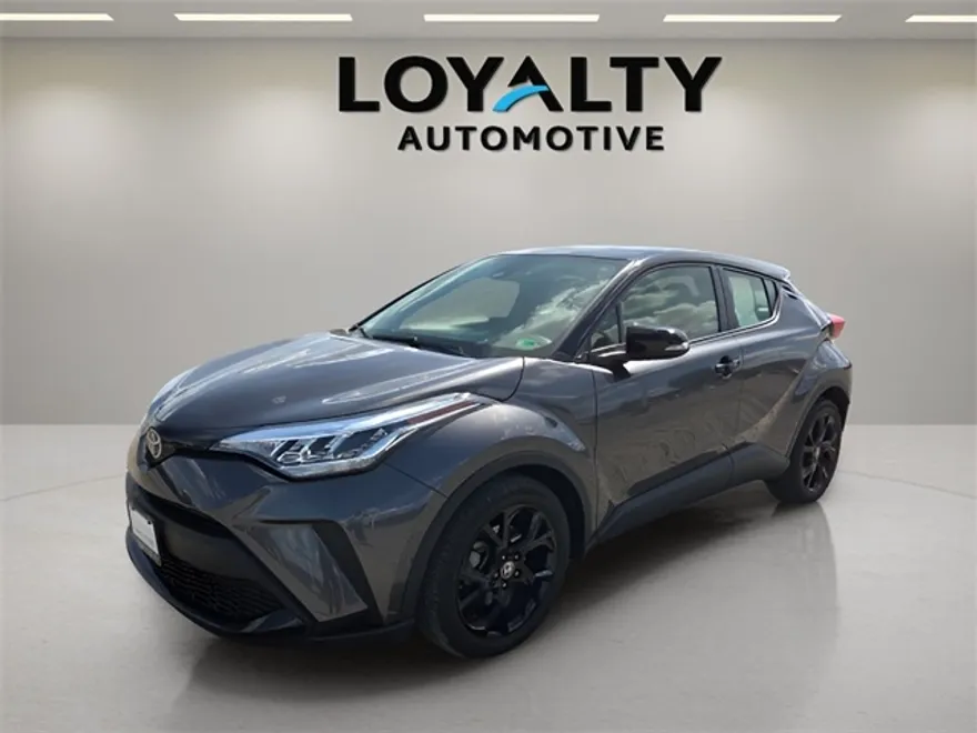 2022 Toyota C-HR XLE photo 1