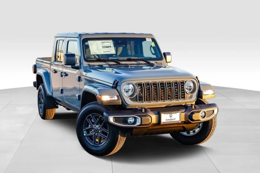 2025 Jeep Gladiator Sport S photo 1