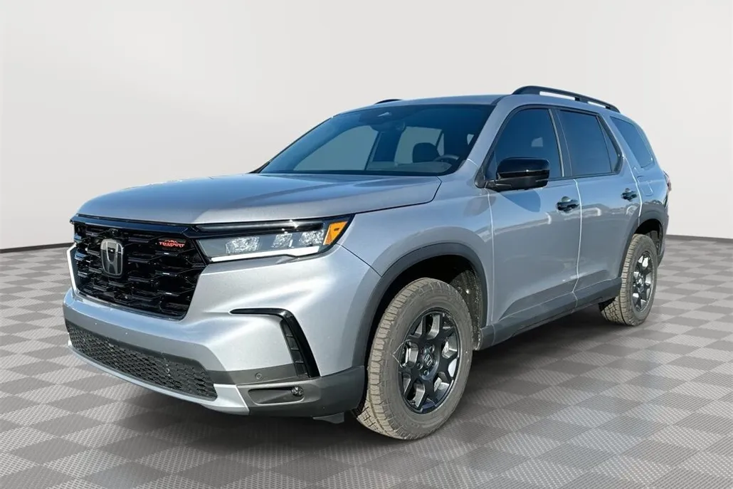 2025 Honda Pilot TrailSport photo 1