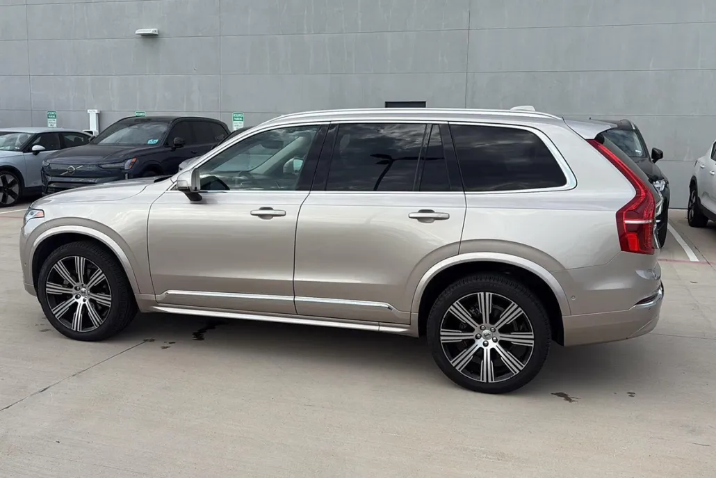 2023 Volvo XC90 Ultimate photo 1