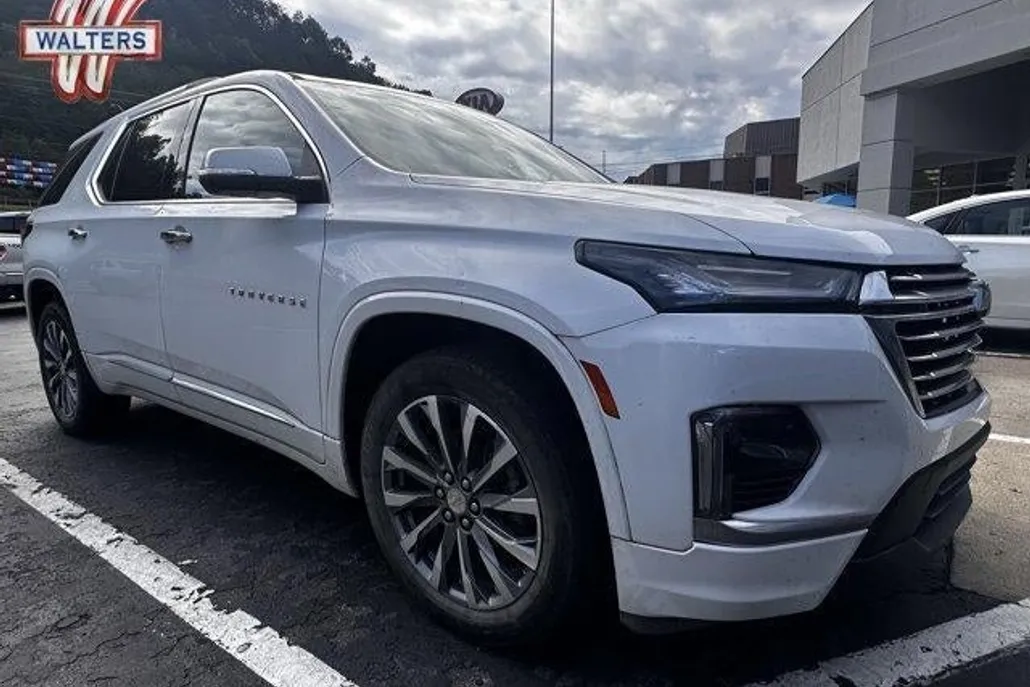2023 Chevrolet Traverse Premier photo 1