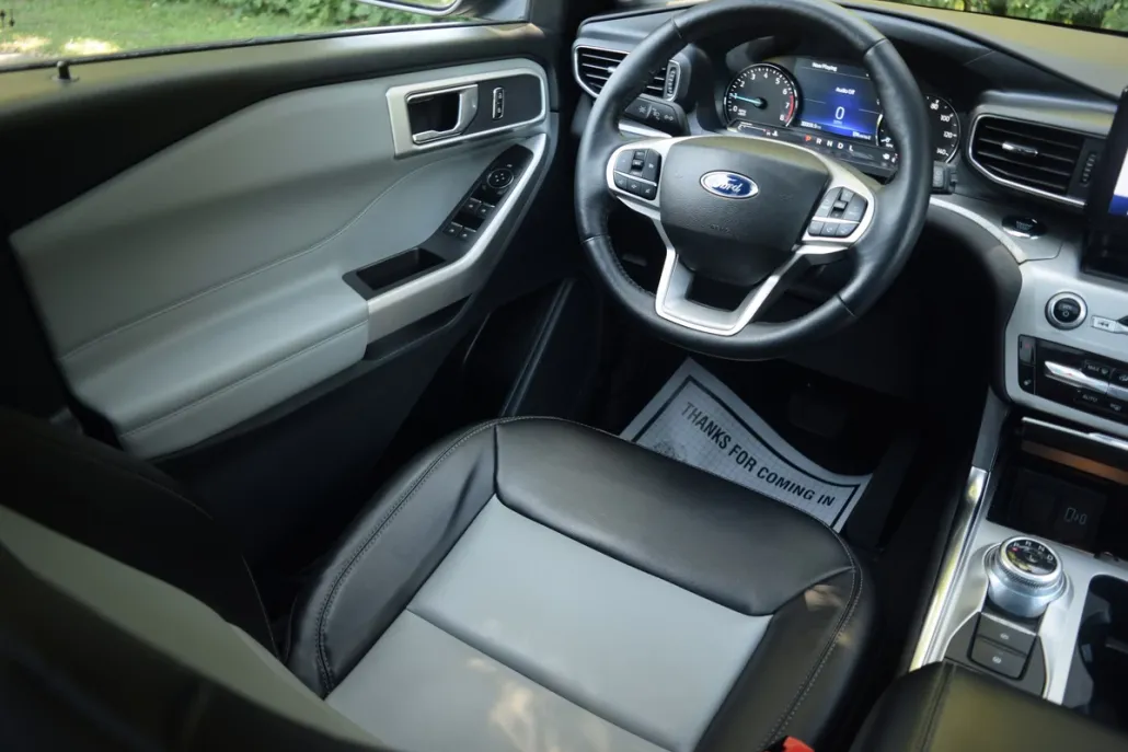 2022 Ford Explorer XLT photo 1