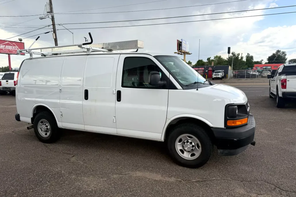 2017 Chevrolet Express Cargo Van 2500 photo 1