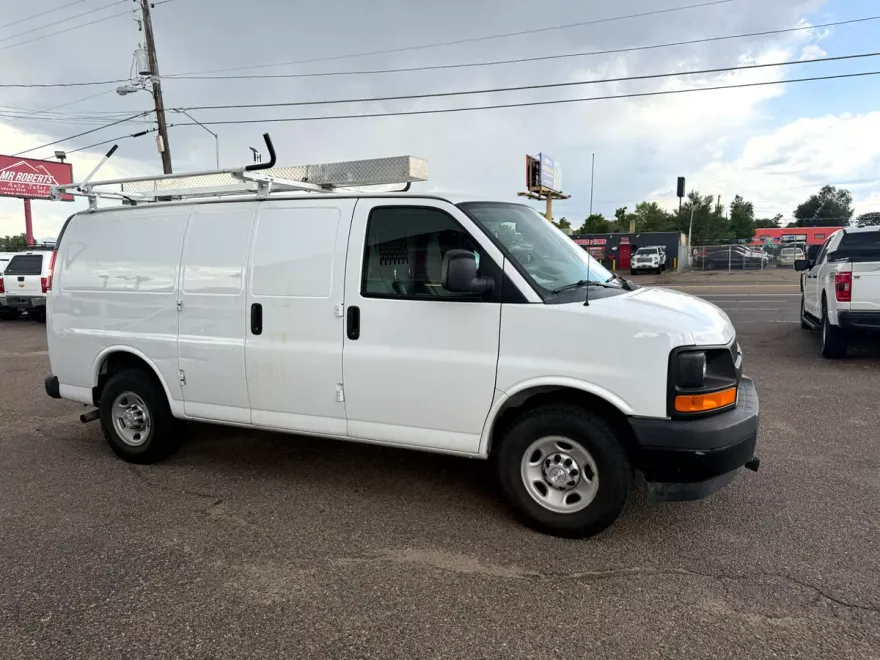 2017 Chevrolet Express Cargo Van 2500 photo 1
