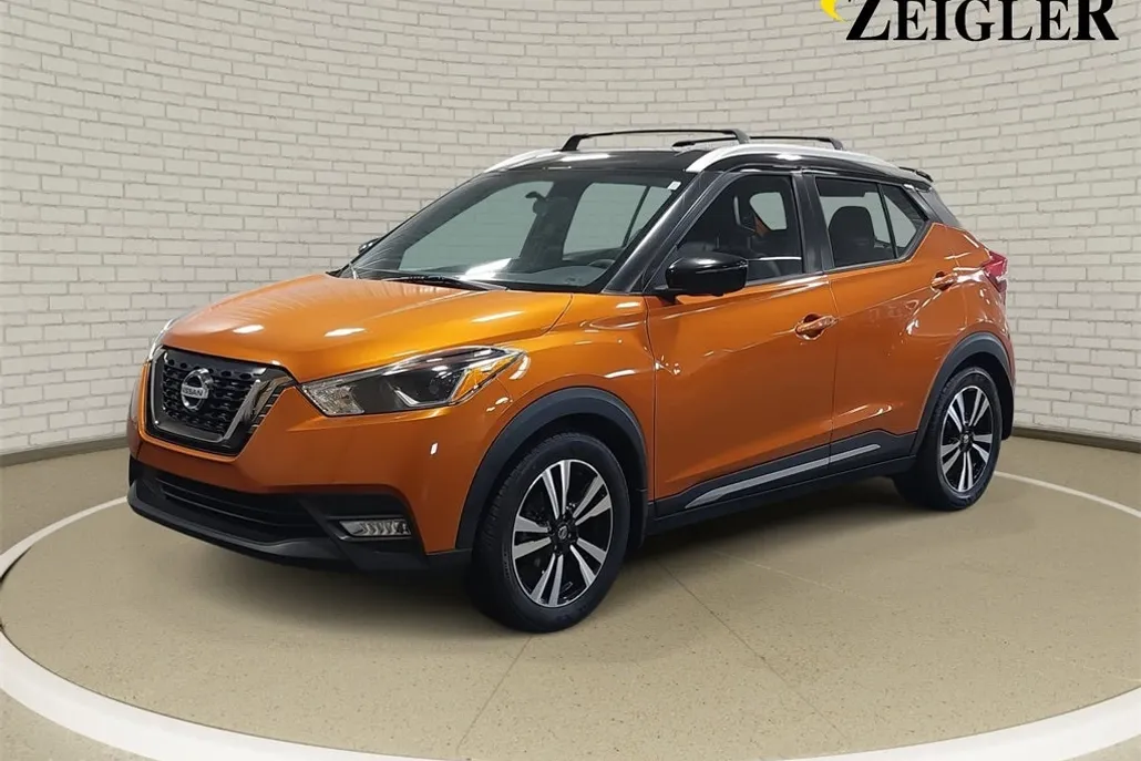 2019 Nissan Kicks SR photo 1