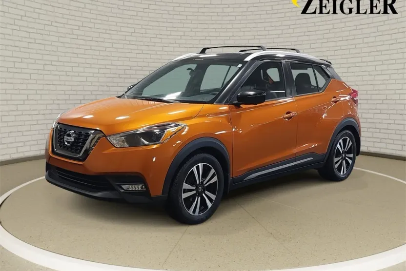 2019 Nissan Kicks SR photo 1