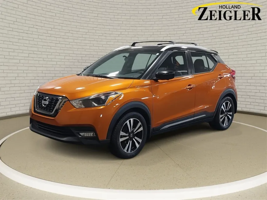 2019 Nissan Kicks SR photo 1