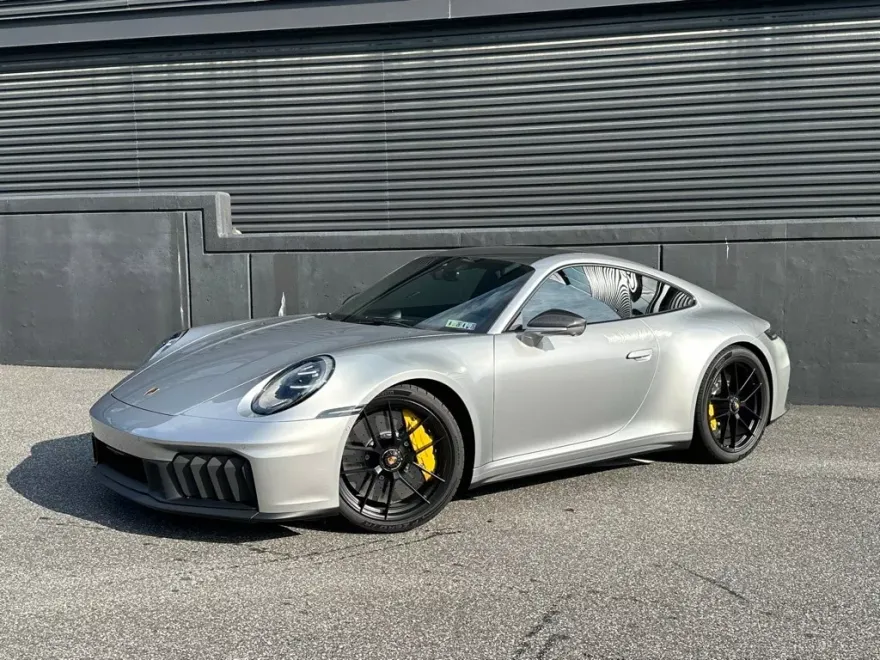 2025 Porsche 911 4 GTS photo 1