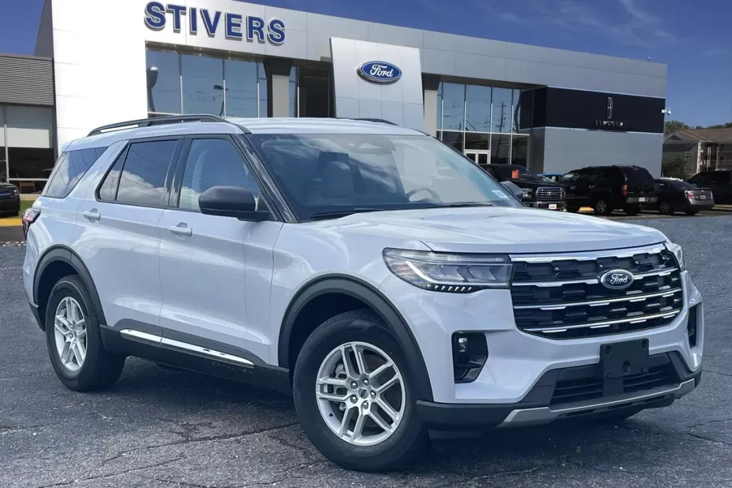 2025 Ford Explorer photo 1