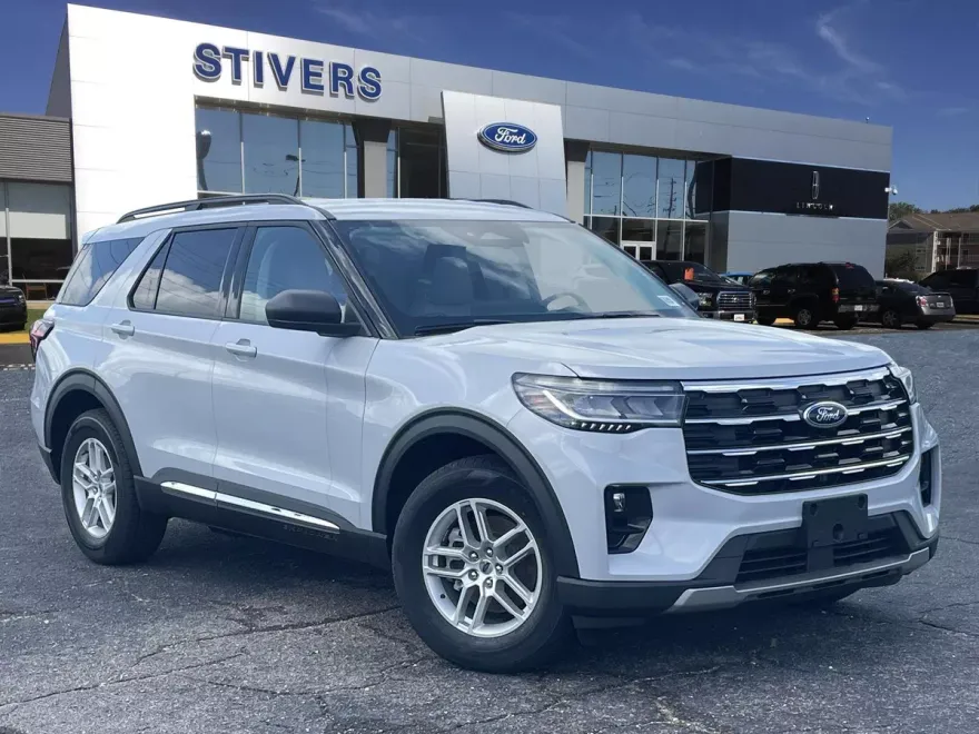 2025 Ford Explorer photo 1