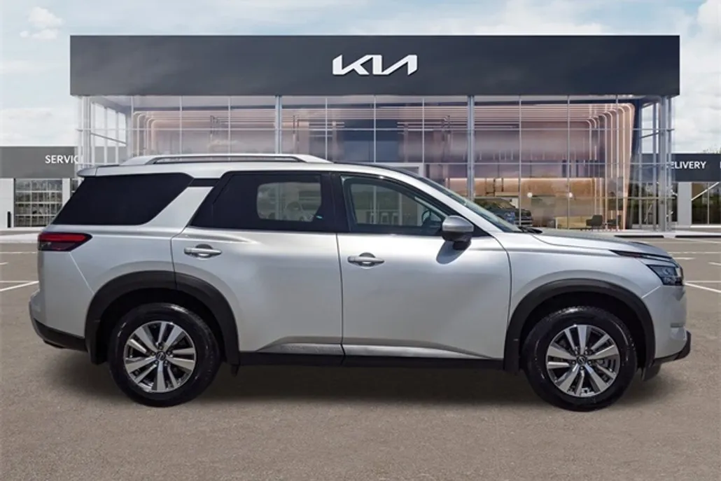 2022 Nissan Pathfinder SL photo 1